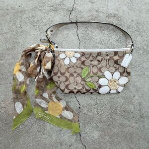 Vintage Y2K Coach Daisy Purse With Orig. Scarf M0973-F14723